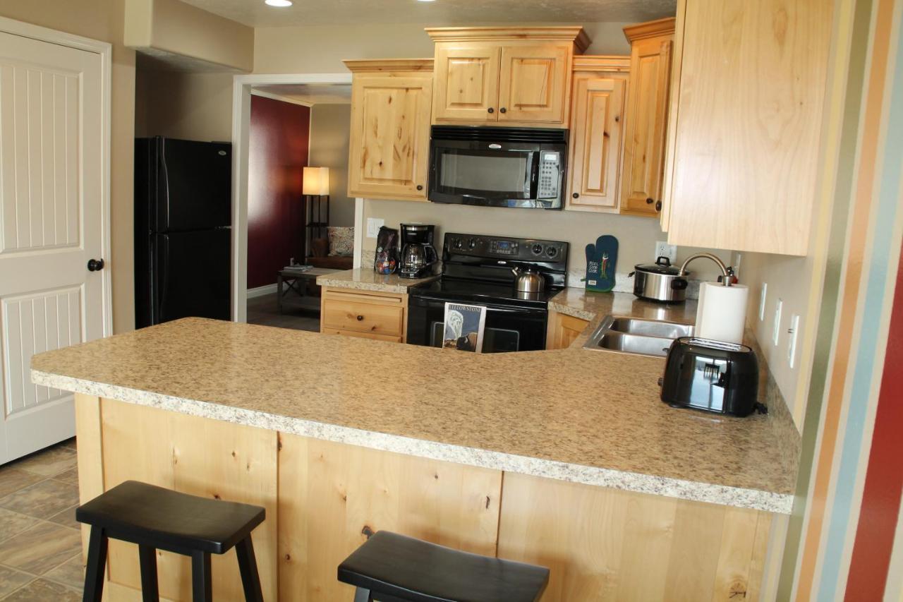 3 Queen Beds, 1 Twin Bed, 2 Rooms, 1 And A Half Bath, Self Check-In, Flexcation Equipped Idaho Falls Exterior foto